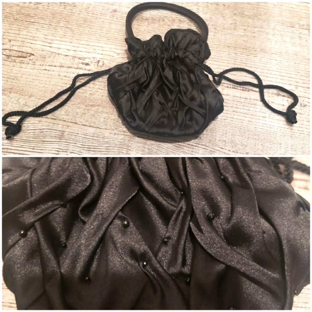 Holiday wrist bag, small and perfect accessory 😍
